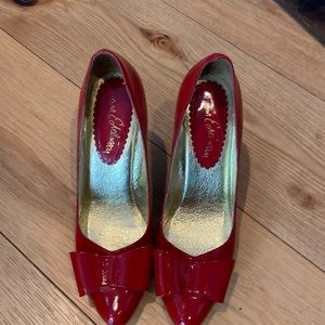 Red sam Edelman bow heels